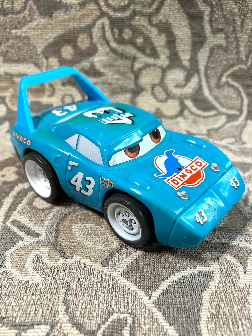 The “King” Dinoco Shake ‘N Go Disney Pixar Cars Race Car 2005 Talking/Action